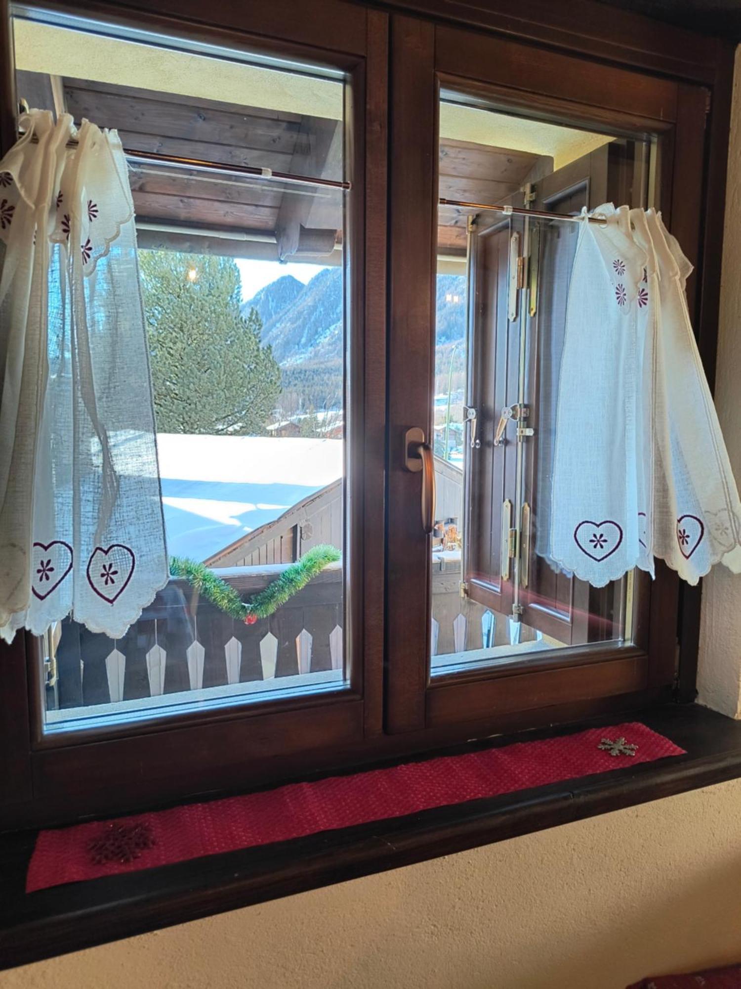 Petit Royal - Appartamento Charmant Per 6 Persone - Con Giardino E Balcone - Maisons De Charme Champoluc Εξωτερικό φωτογραφία